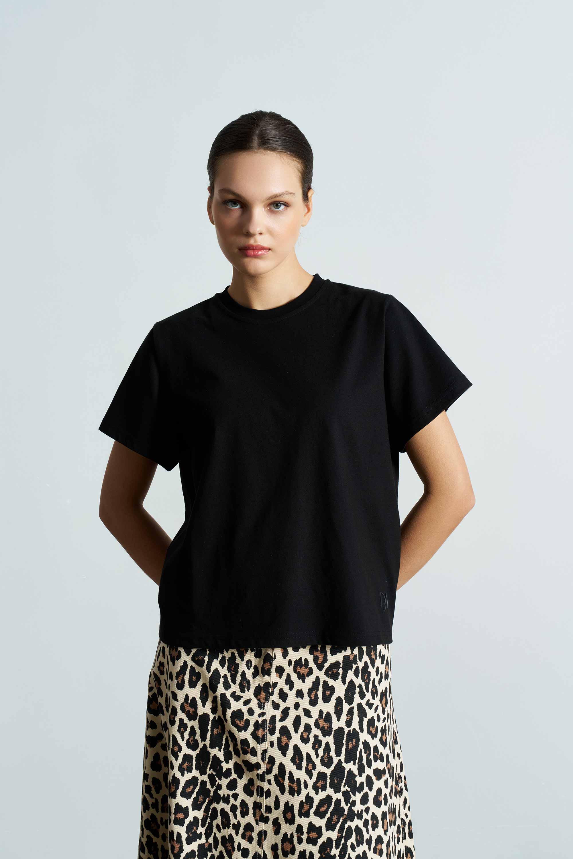 VINCE Short Black T-Shirt